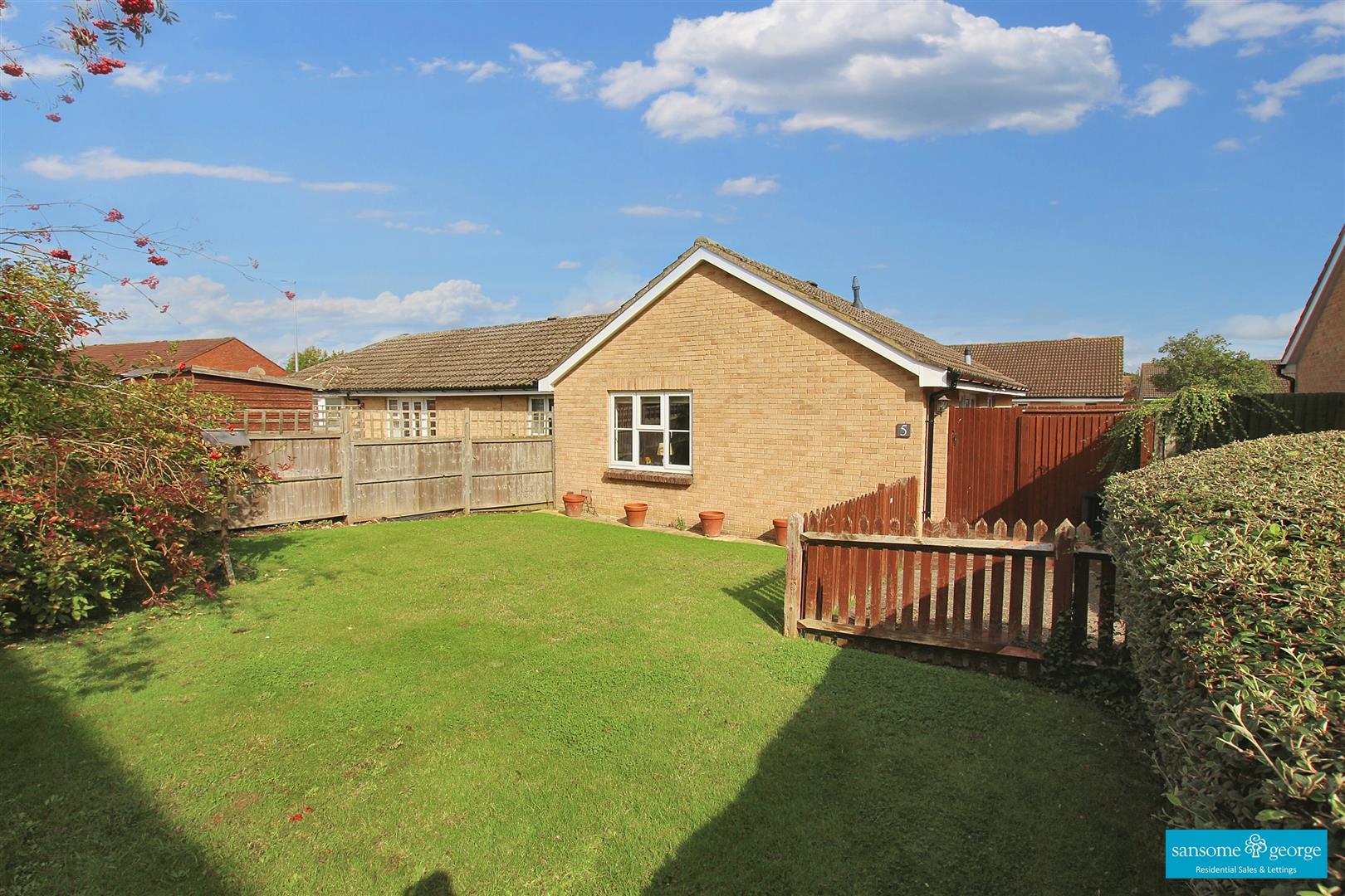 2 bed property in Condor Close, Reading